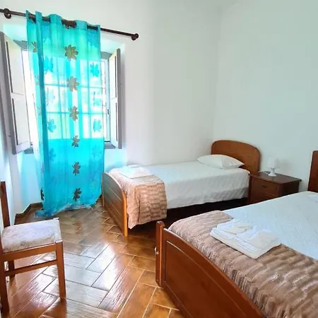 Moradias Estacao Radio Naval , Moradia Do Porto Lajes das Flores